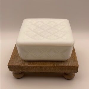 Vintage Anchor Hocking White Pressed Milk Glass Quilt‎ Patterned Trinket Box